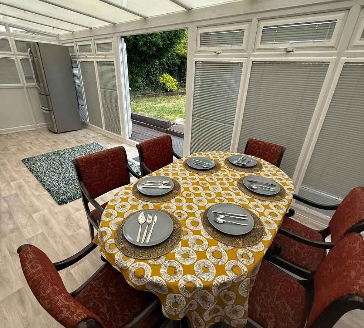 Spacious 3 Bed House Garden & Parking Sleeps 5 Belvedere 0*,  United Kingdom